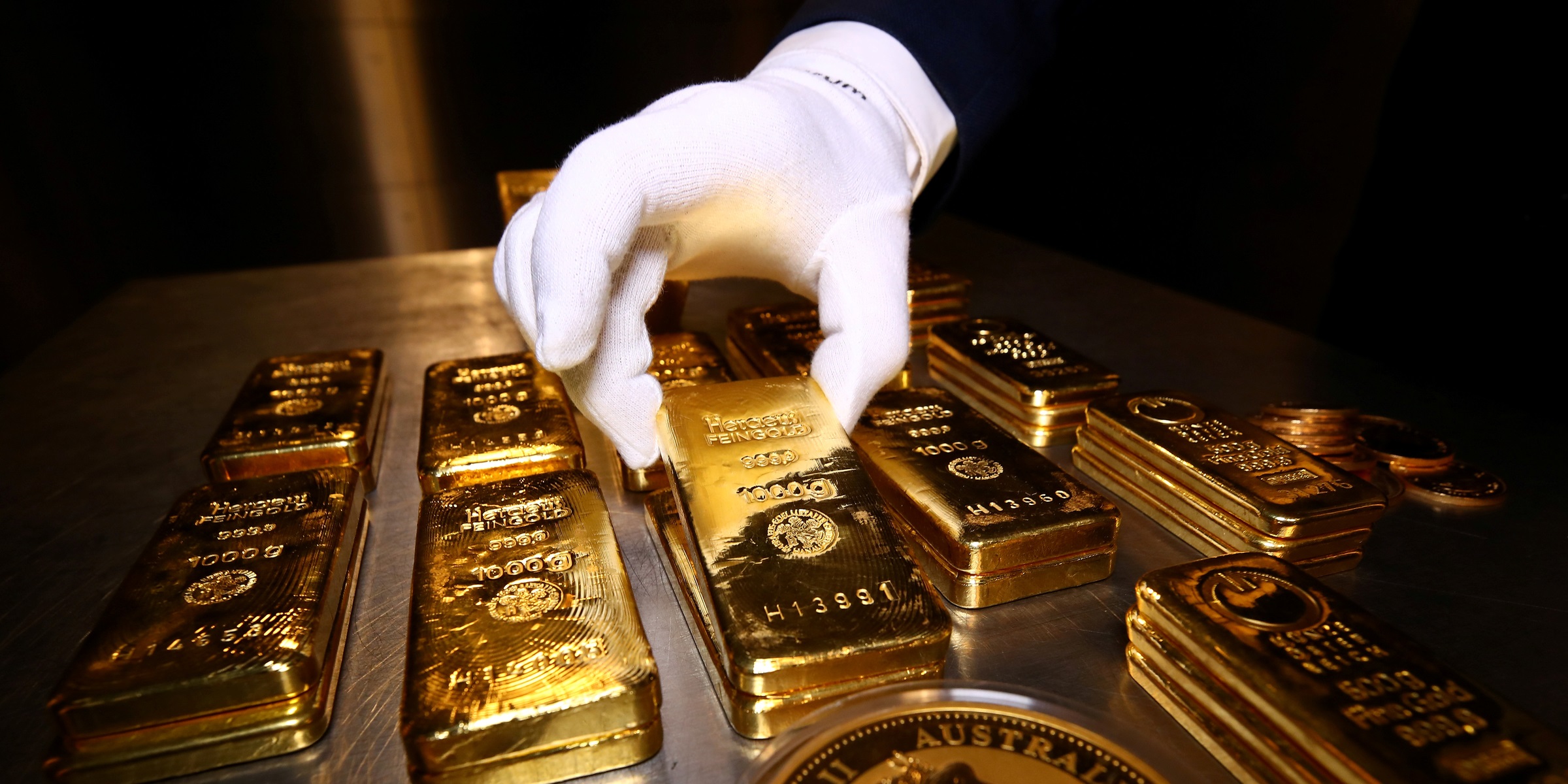 Các định chế tài chính mua vàng với số lượng lớn do bất ổn kinh tế